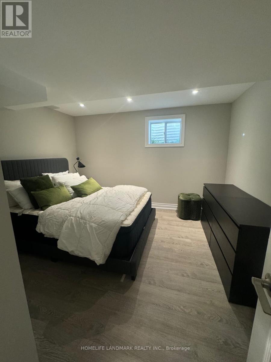 94 Houseman Crescent, Richmond Hill, Ontario  L4C 7S6 - Photo 8 - N12964690