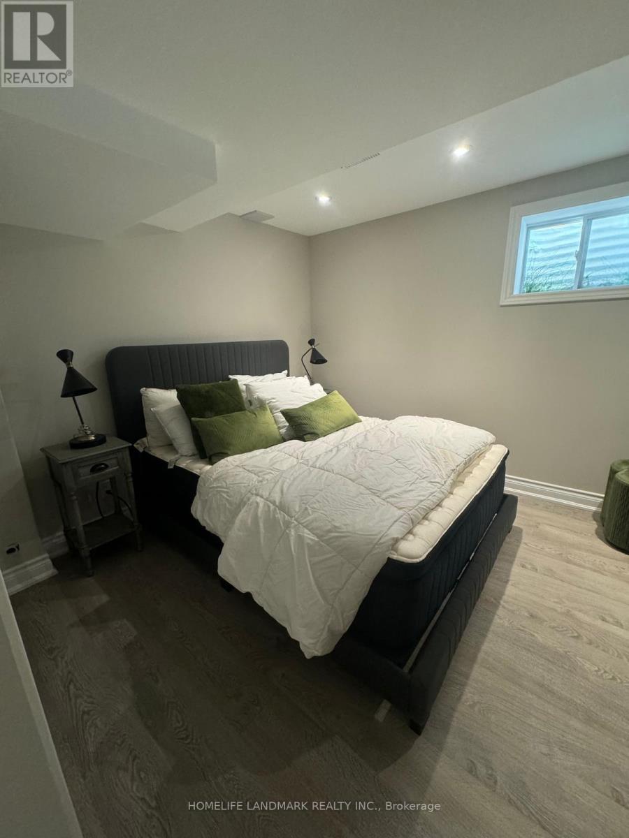 94 Houseman Crescent, Richmond Hill, Ontario  L4C 7S6 - Photo 9 - N12964690