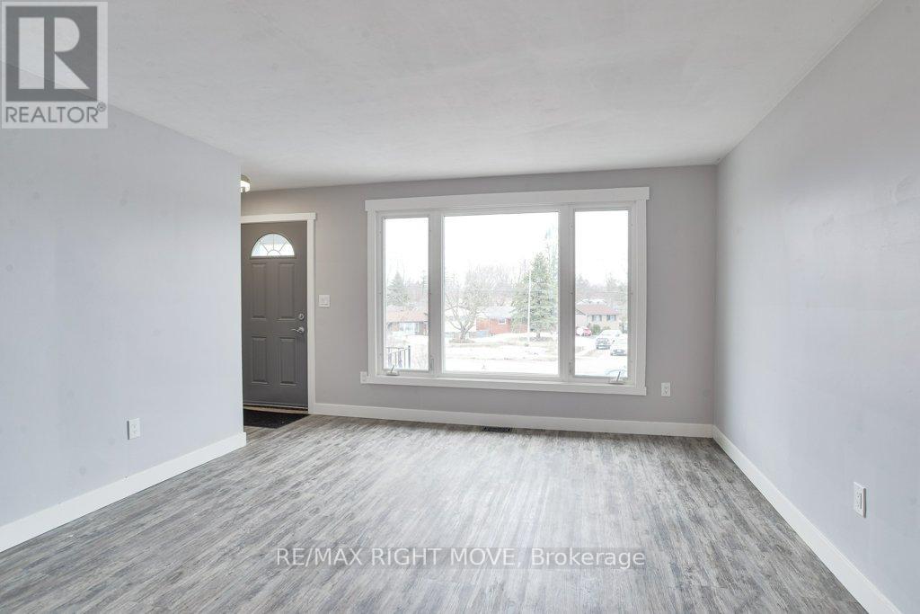 636 Mississaga Street W, Orillia, Ontario  L3V 3C6 - Photo 7 - S12964718