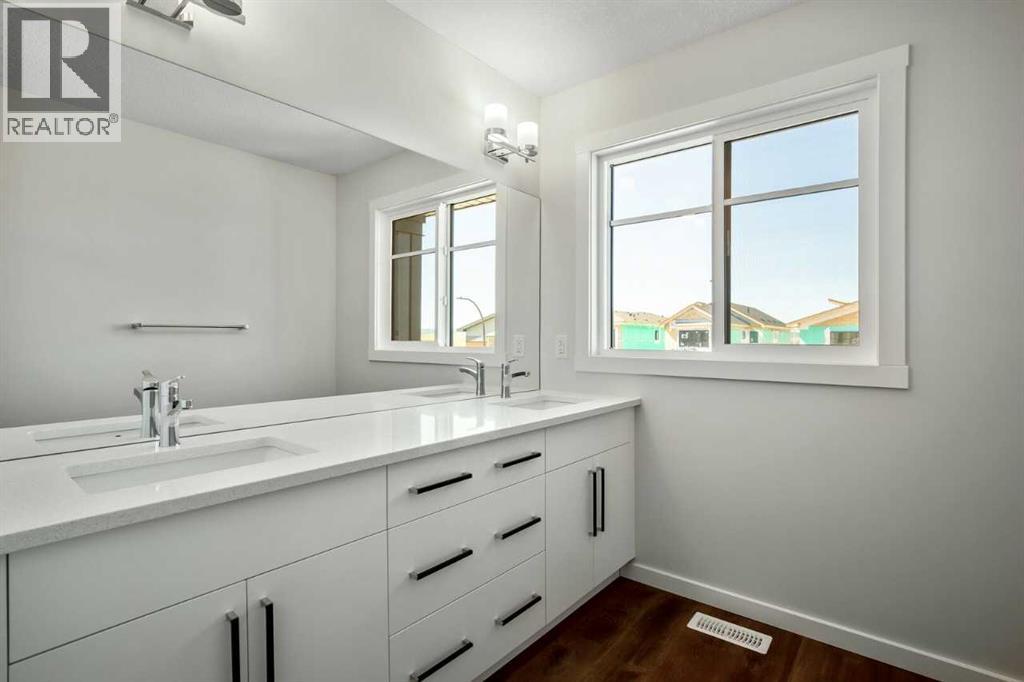 11 Heritage Link, Cochrane, Alberta  T4C 2J8 - Photo 12 - A2275697