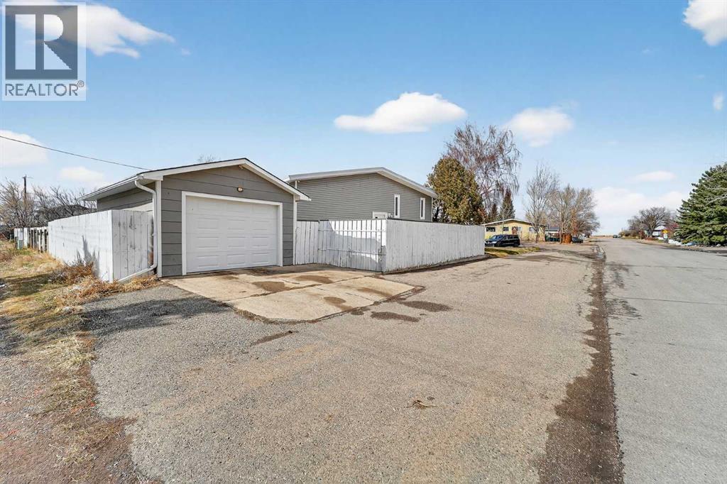 1016 42 Avenue N, Lethbridge, Alberta  T1H 6C1 - Photo 4 - A2299505