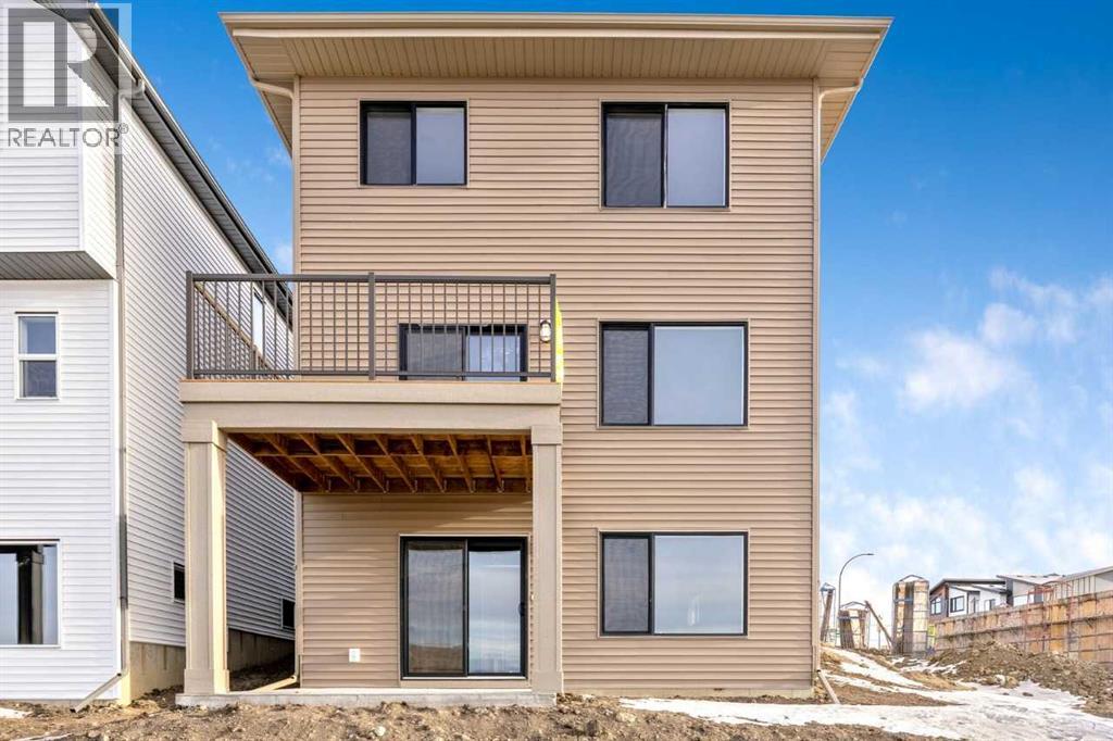 24 Heritage Link, Cochrane, Alberta  T4C 2J8 - Photo 3 - A2287354
