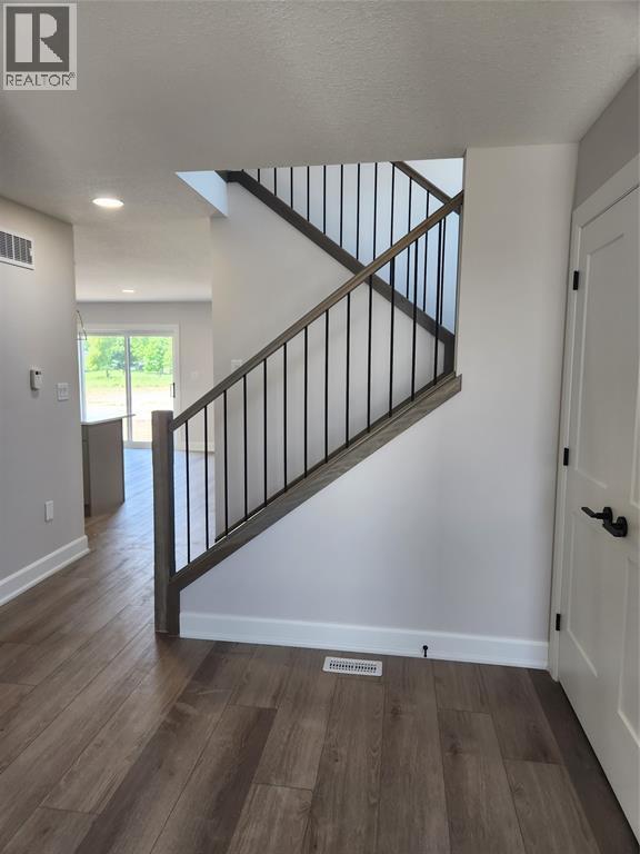 647 Ketter Way, Plympton-Wyoming, Ontario  N0N 1T0 - Photo 4 - 26006800