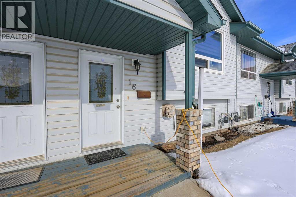 16 Durand Crescent, Red Deer, Alberta  T4R 3A6 - Photo 2 - A2291527