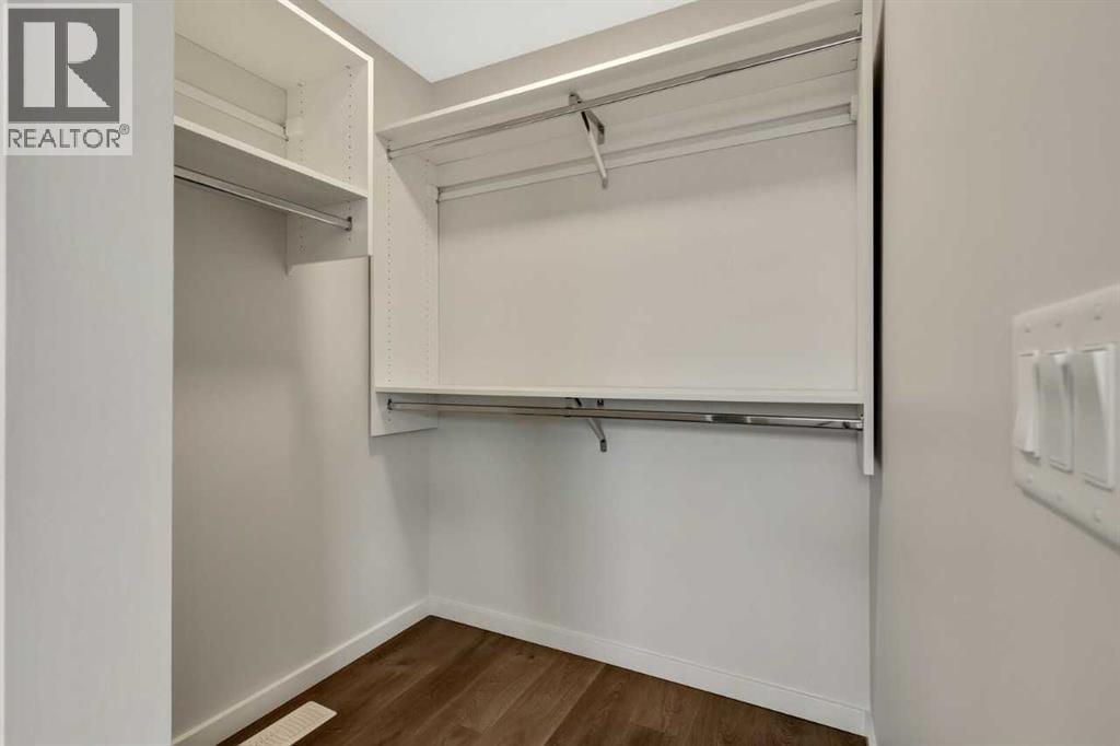 3 Heritage Link, Cochrane, Alberta  T4C 2J8 - Photo 11 - A2298211