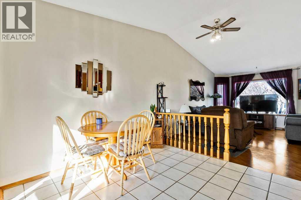 25 Knight Street, Okotoks, Alberta  T1S 1G3 - Photo 7 - A2286785