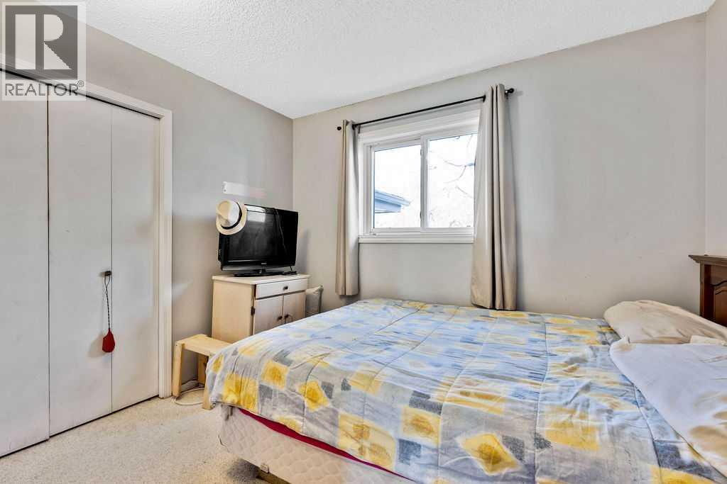 25 Knight Street, Okotoks, Alberta  T1S 1G3 - Photo 8 - A2286785