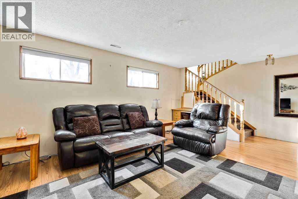 25 Knight Street, Okotoks, Alberta  T1S 1G3 - Photo 16 - A2286785