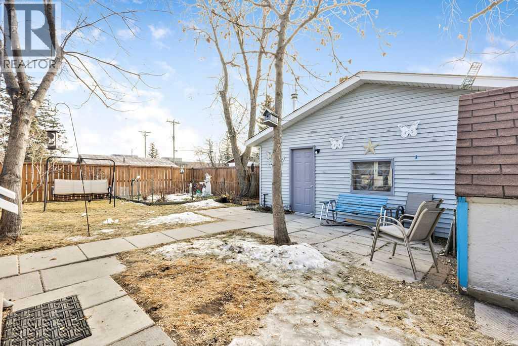 25 Knight Street, Okotoks, Alberta  T1S 1G3 - Photo 24 - A2286785