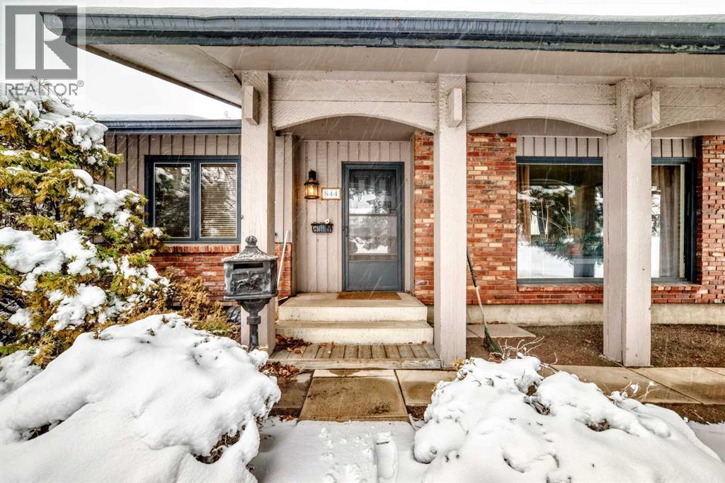 844 Lake Ontario Drive SE, Calgary, Alberta  T2J 3K1 - Photo 3 - A2286791