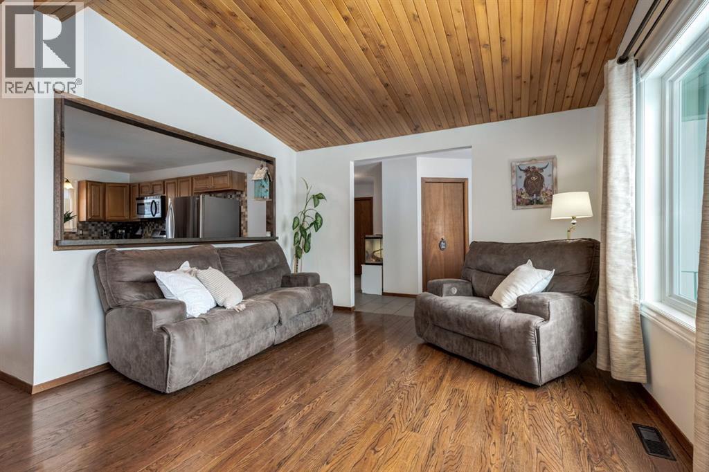 108 Westheights Close, Didsbury, Alberta  T0M 0W0 - Photo 5 - A2293687