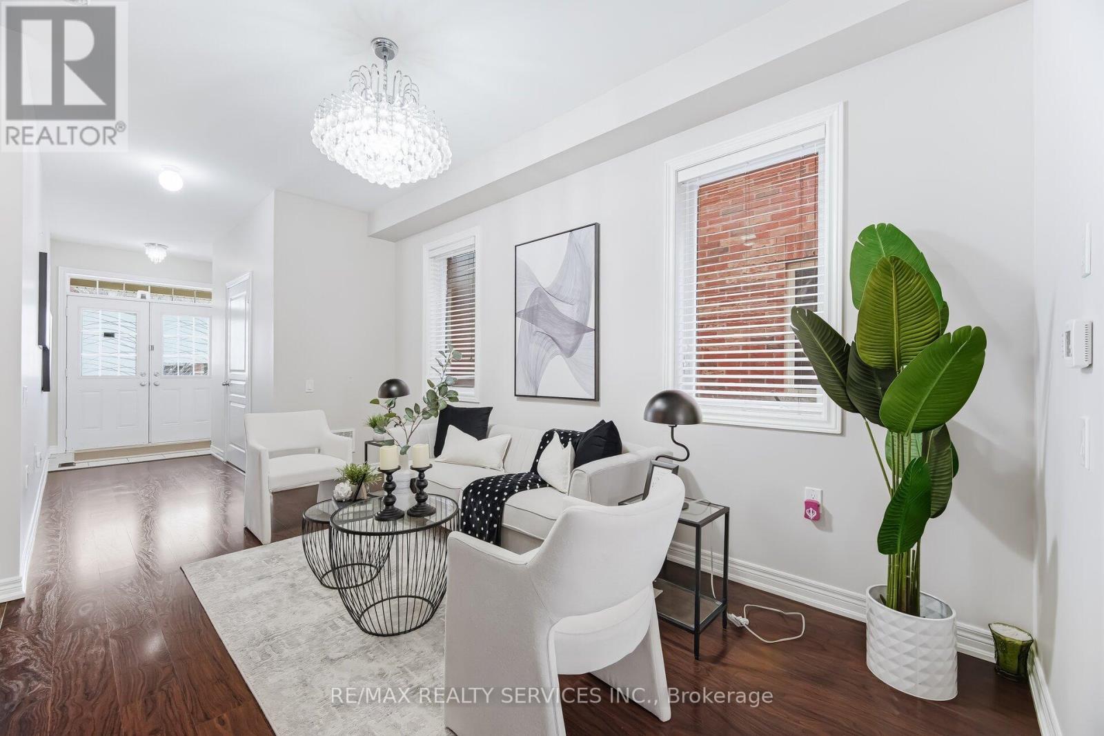 20 Blackberry Valley Crescent, Caledon, Ontario  L7C 3Z9 - Photo 3 - W12964228