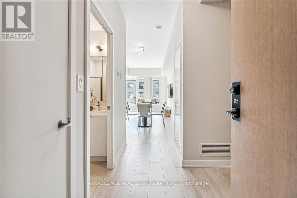 202 - 1440 Clarriage Court, Milton, Ontario  L9T 2X5 - Photo 2 - W12964238
