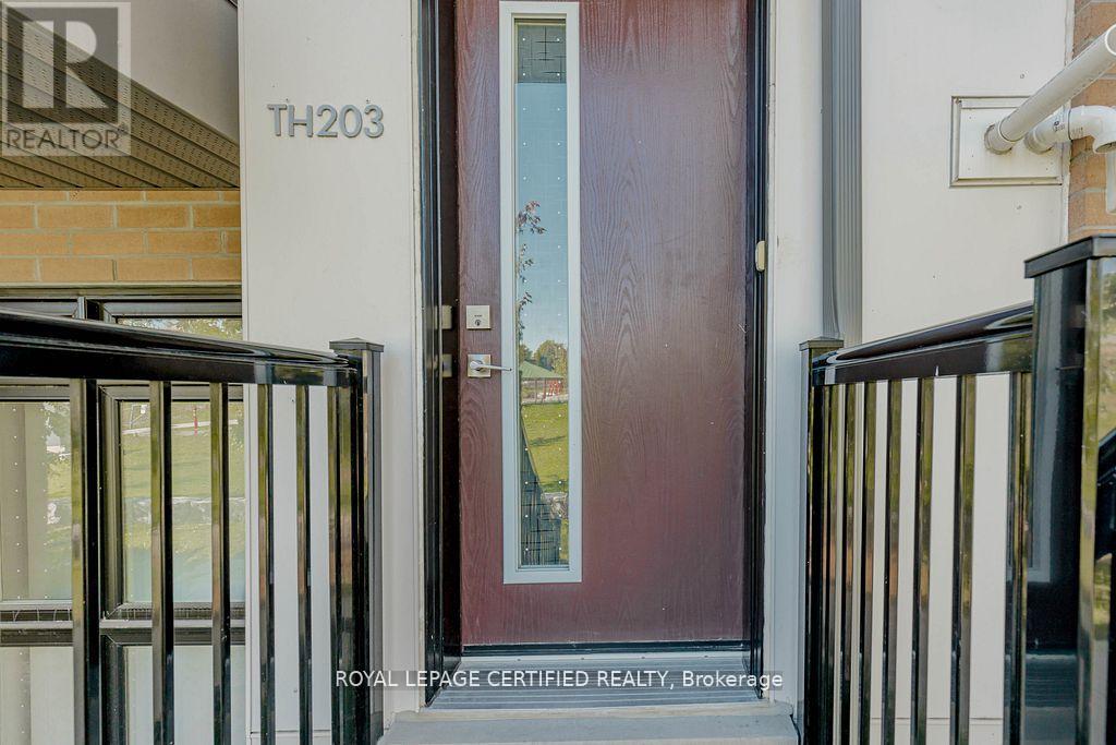 203 - 90 Canon Jackson Drive, Toronto, Ontario  M6M 0C1 - Photo 4 - W12964272