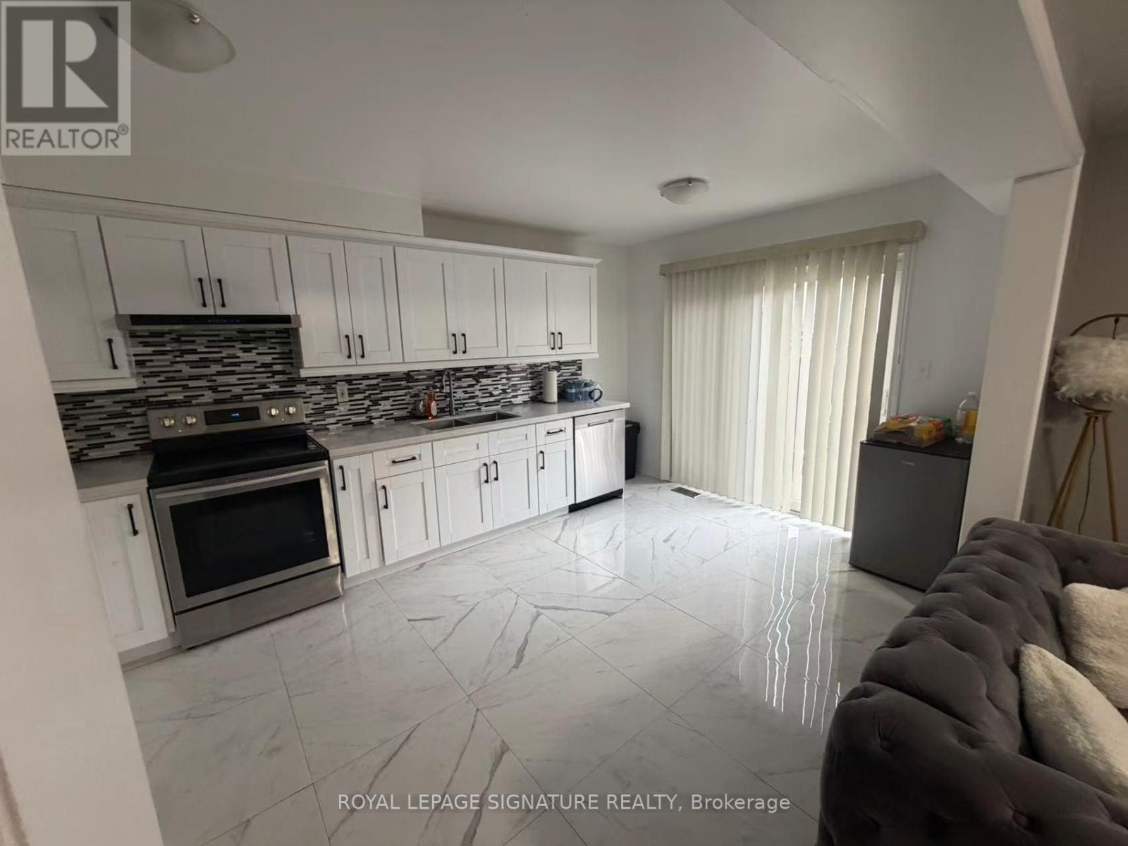 786 Irving Terrace, Milton, Ontario  L9T 6H2 - Photo 2 - W12964310