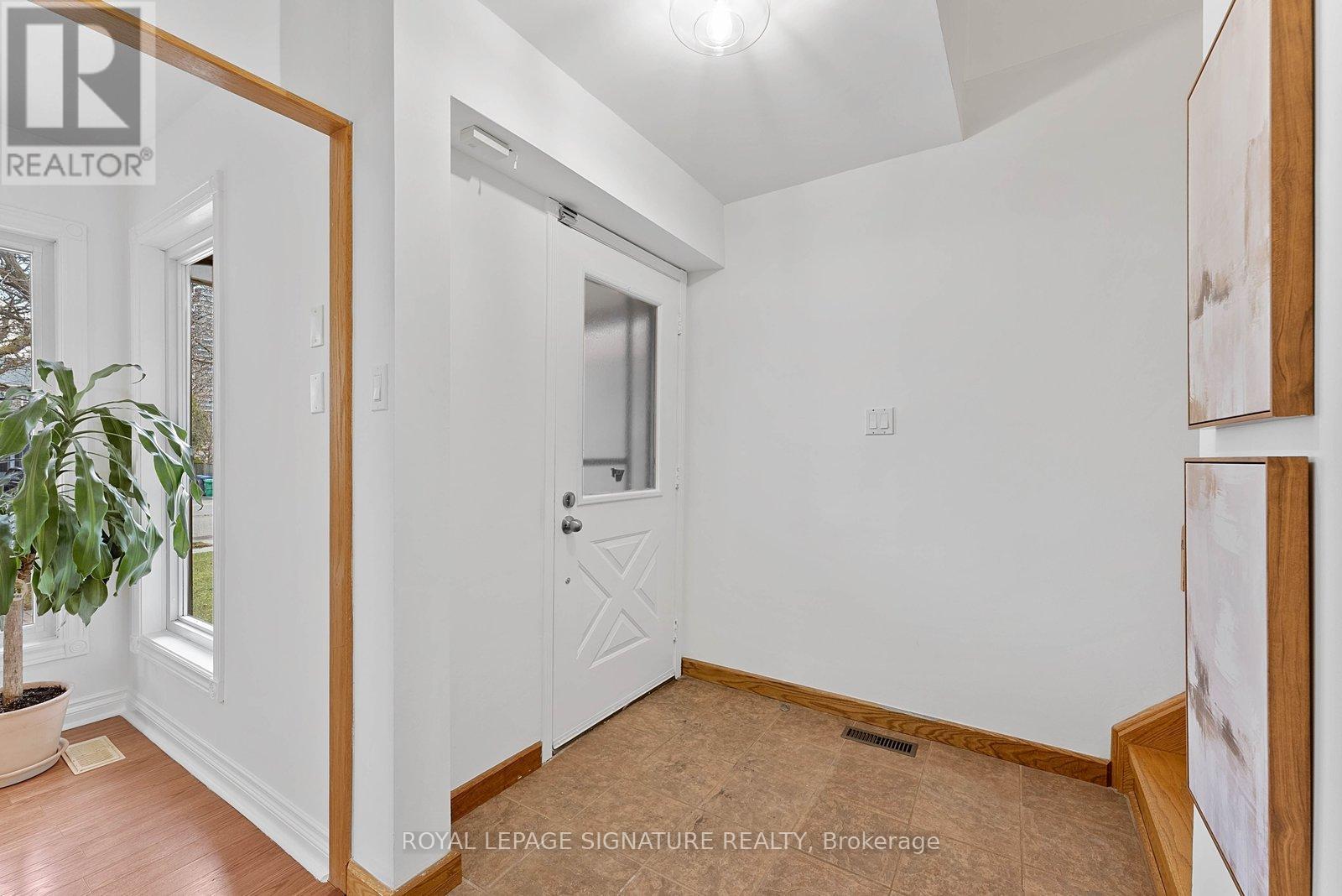 4046 Tea Garden Circle, Mississauga, Ontario  L5B 2W6 - Photo 2 - W12964332