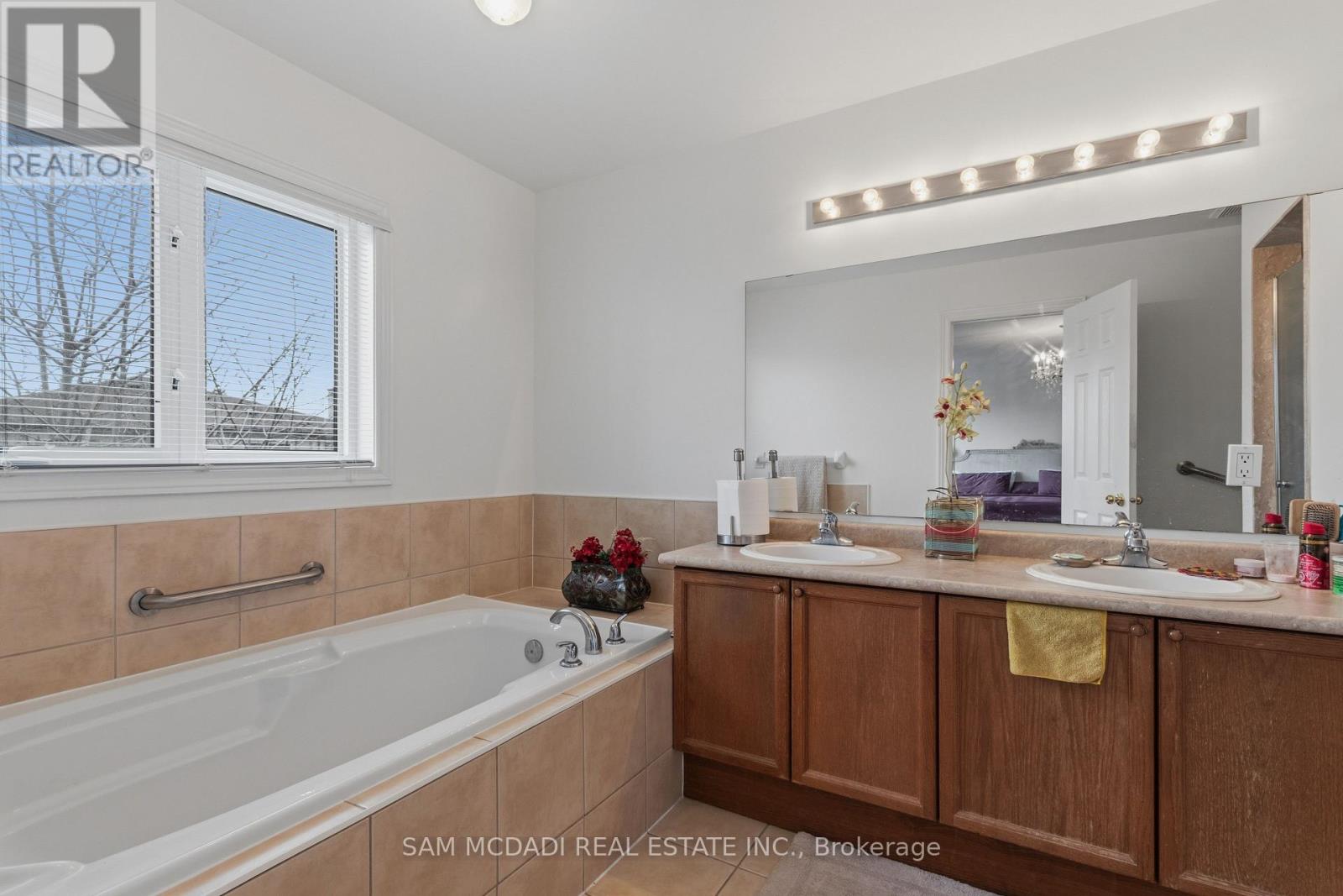 1514 Portsmouth Place, Mississauga, Ontario  L5M 7W1 - Photo 18 - W12964358