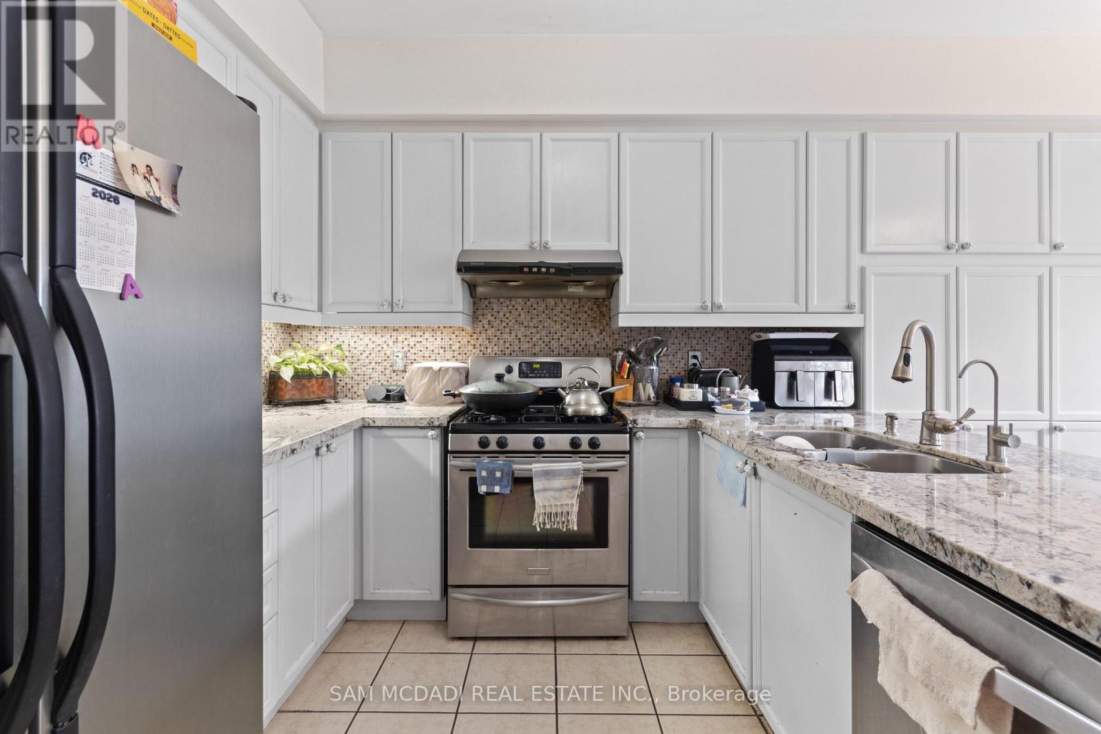 1514 Portsmouth Place, Mississauga, Ontario  L5M 7W1 - Photo 6 - W12964358