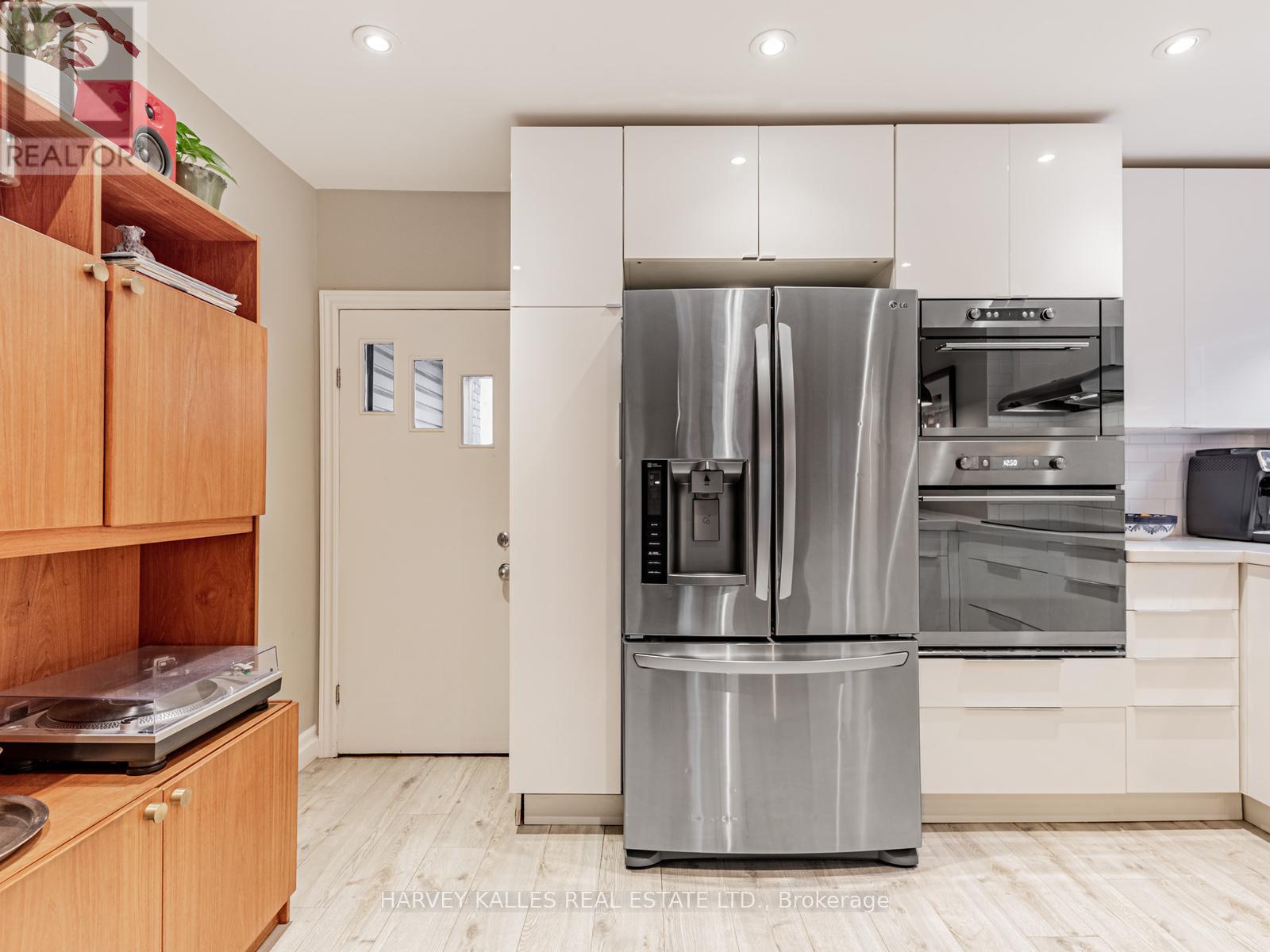 125 Kane Avenue, Toronto, Ontario  M6M 3N1 - Photo 13 - W12964396