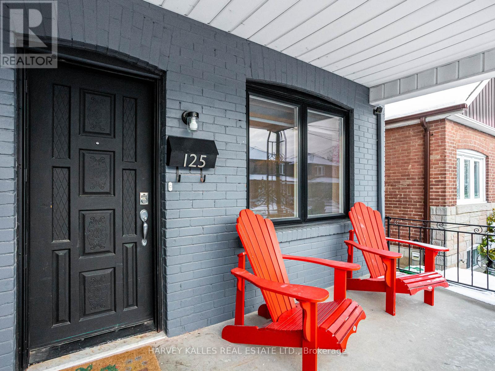 125 Kane Avenue, Toronto, Ontario  M6M 3N1 - Photo 3 - W12964396