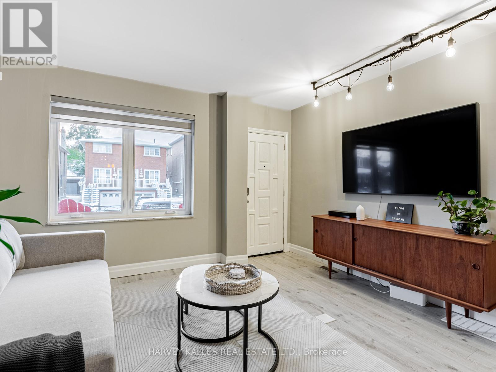 125 Kane Avenue, Toronto, Ontario  M6M 3N1 - Photo 7 - W12964396