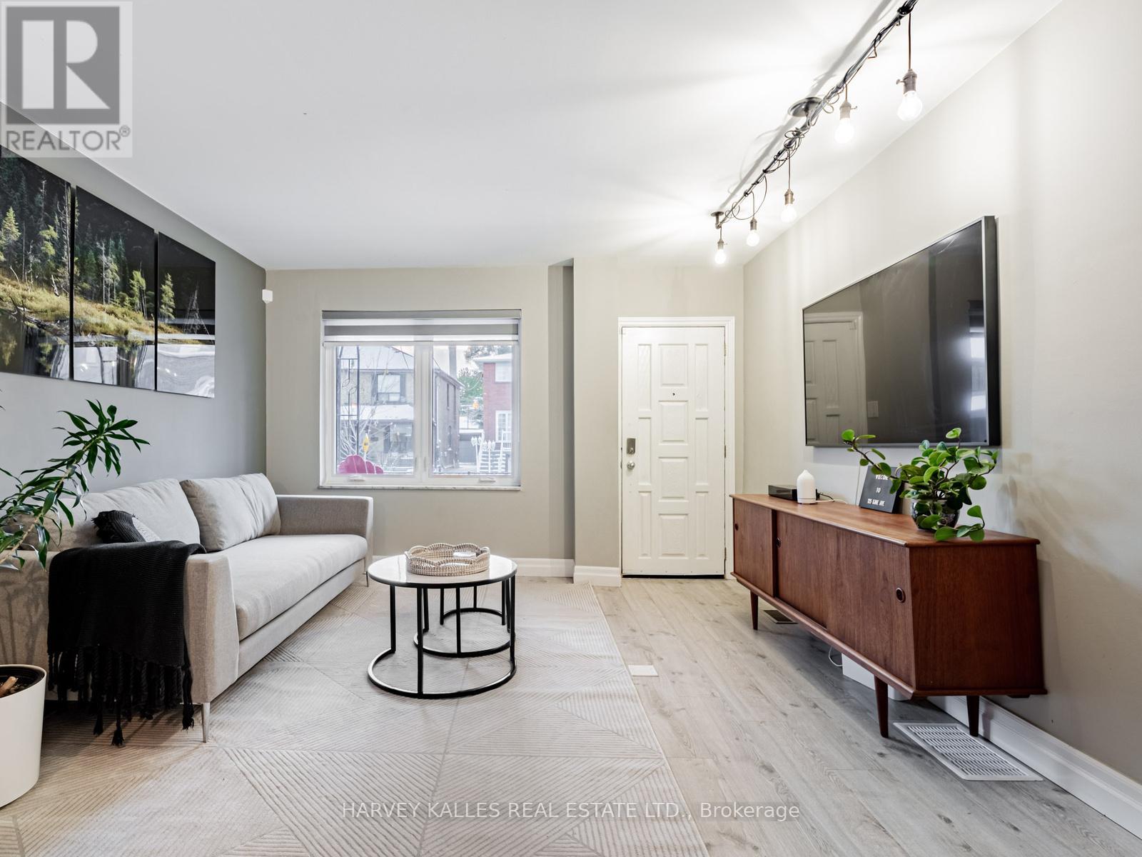 125 Kane Avenue, Toronto, Ontario  M6M 3N1 - Photo 9 - W12964396