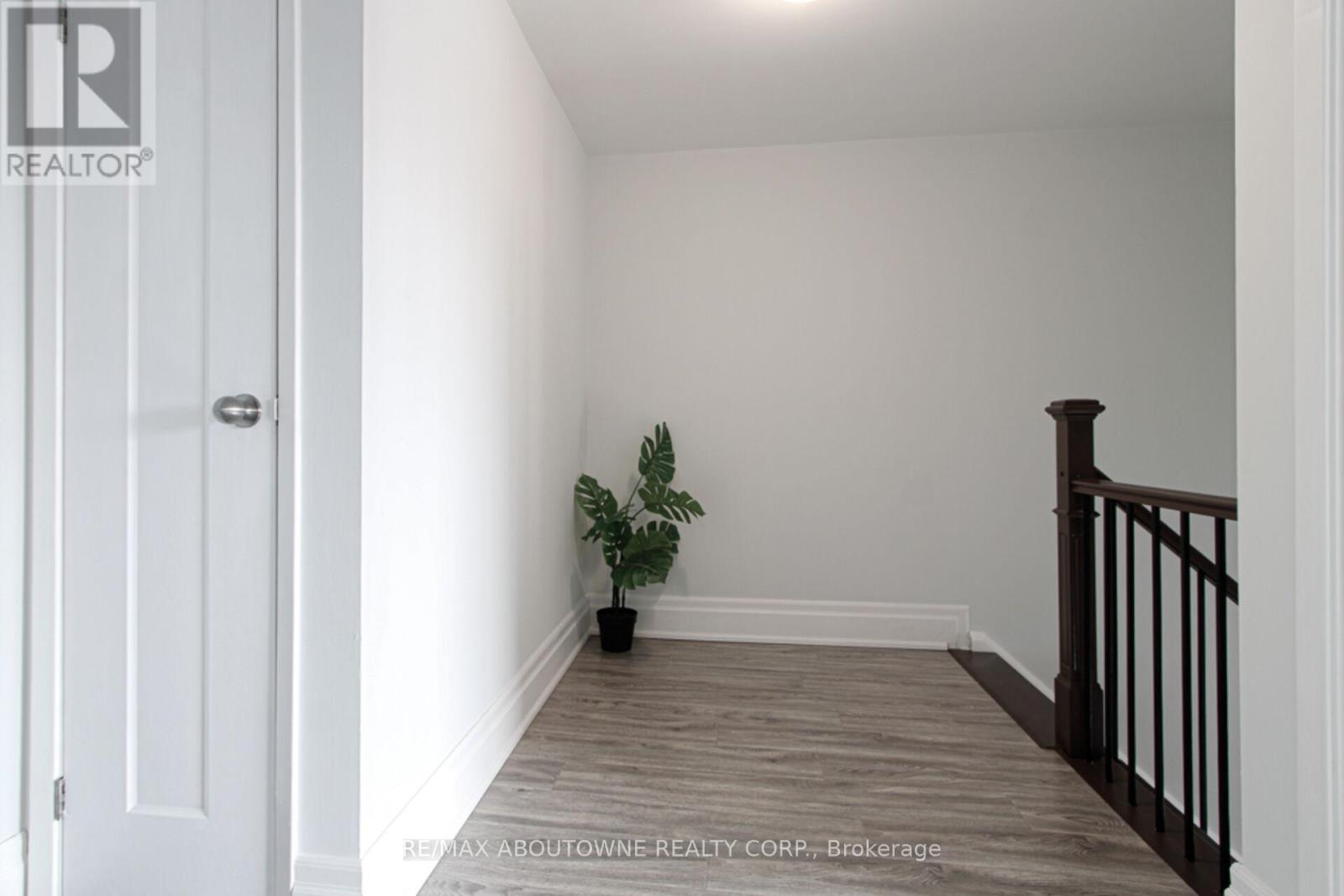 41 - 1532 Lancaster Drive, Oakville, Ontario  L6H 2Z3 - Photo 23 - W12964402