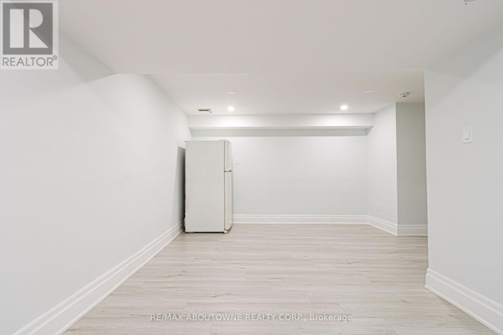 41 - 1532 Lancaster Drive, Oakville, Ontario  L6H 2Z3 - Photo 29 - W12964402