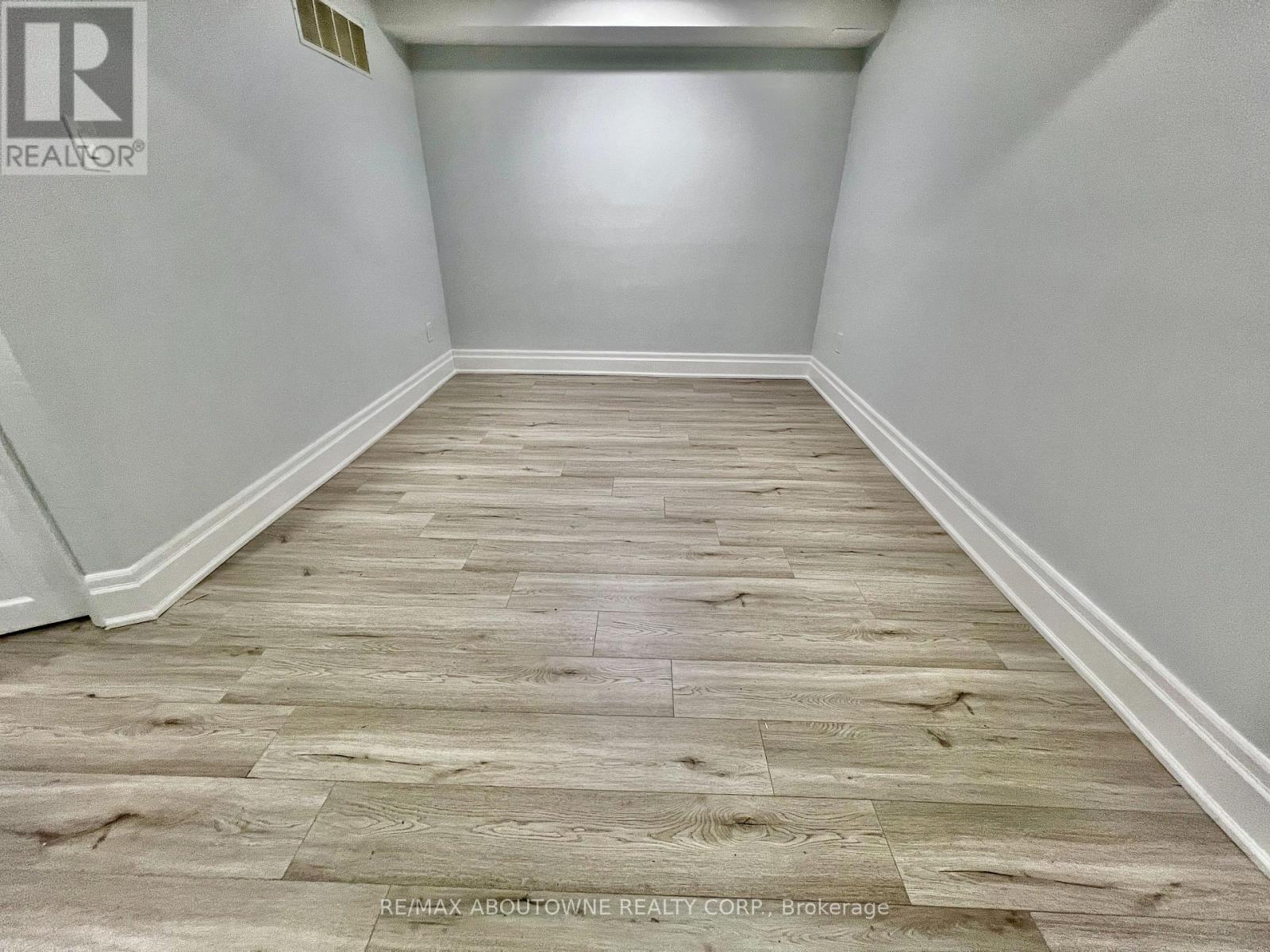 41 - 1532 Lancaster Drive, Oakville, Ontario  L6H 2Z3 - Photo 30 - W12964402