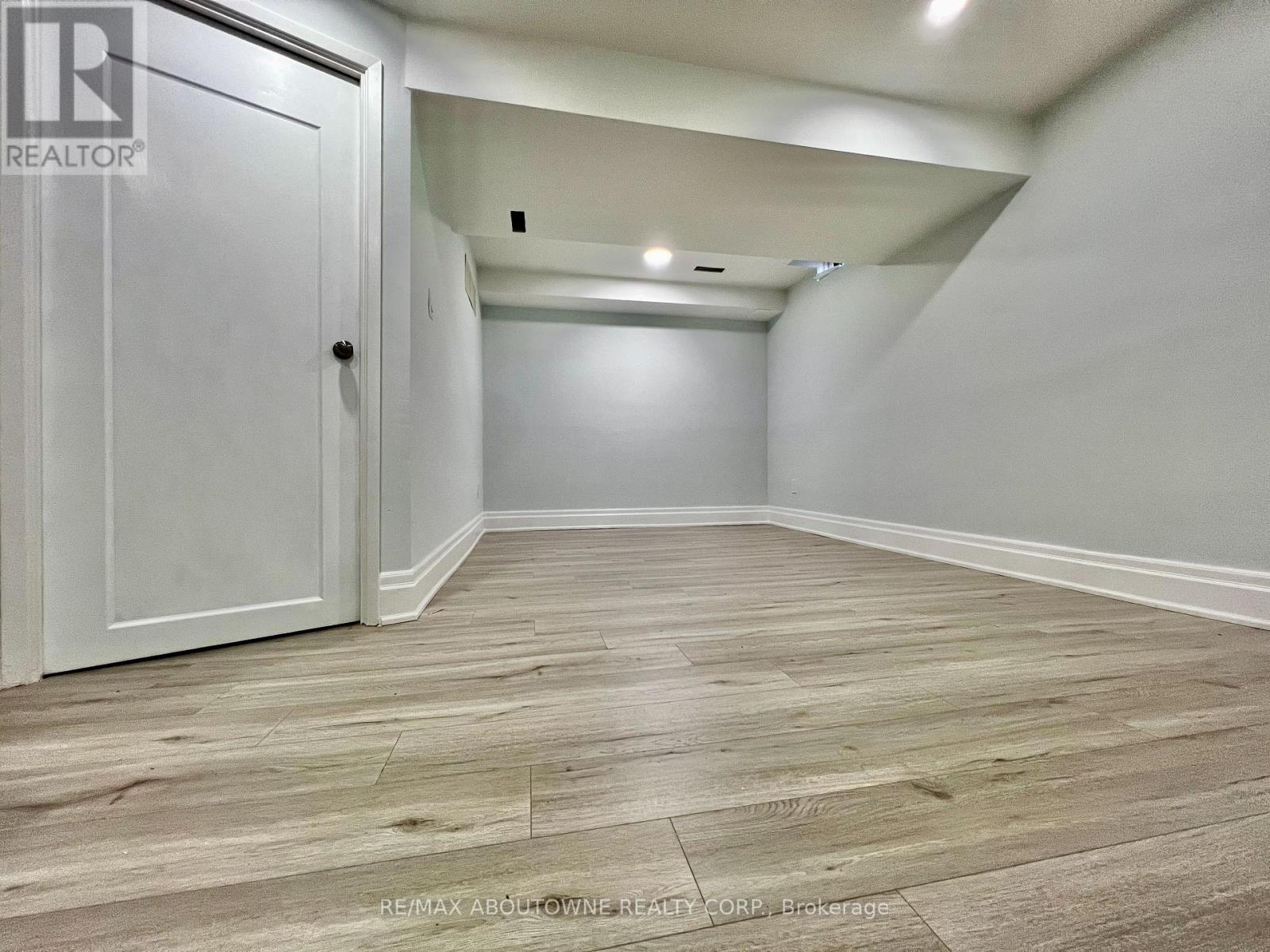 41 - 1532 Lancaster Drive, Oakville, Ontario  L6H 2Z3 - Photo 31 - W12964402