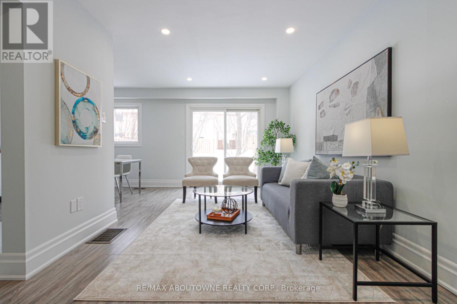 41 - 1532 Lancaster Drive, Oakville, Ontario  L6H 2Z3 - Photo 5 - W12964402