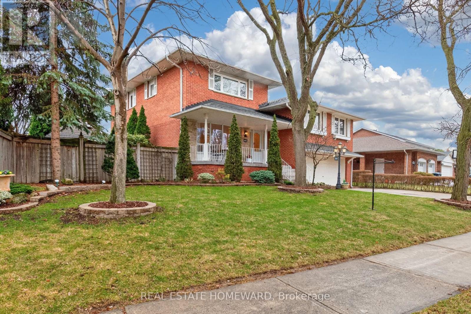 3532 Pinesmoke Crescent, Mississauga, Ontario  L4Y 3L3 - Photo 3 - W12964438