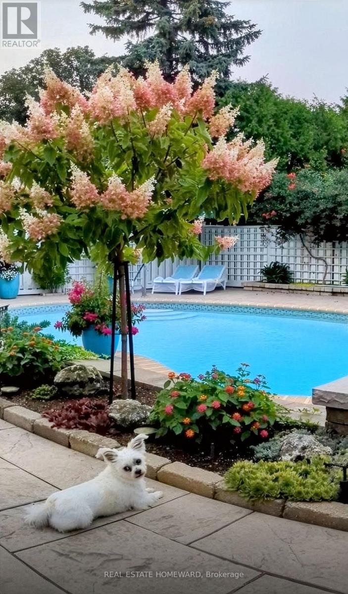 3532 Pinesmoke Crescent, Mississauga, Ontario  L4Y 3L3 - Photo 43 - W12964438