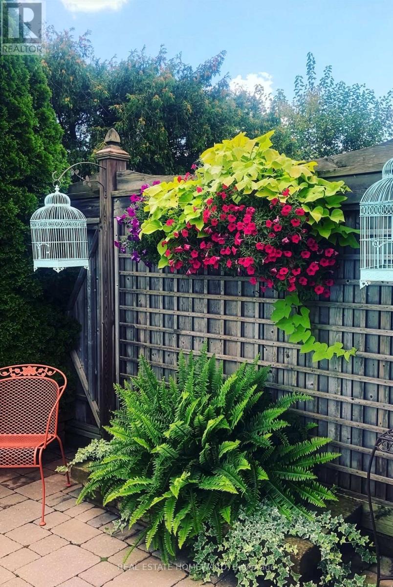 3532 Pinesmoke Crescent, Mississauga, Ontario  L4Y 3L3 - Photo 45 - W12964438