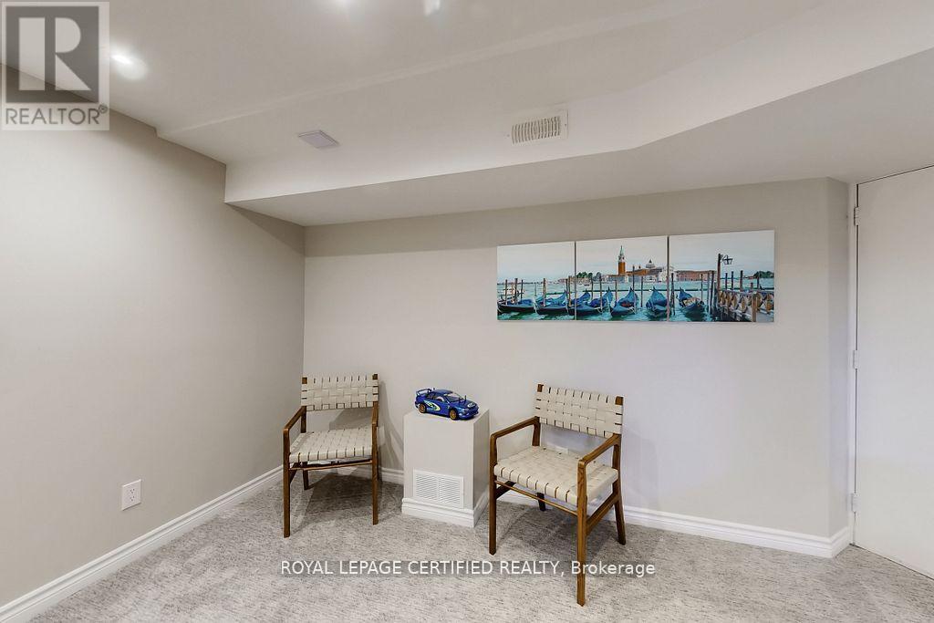 3898 Parkgate Drive, Mississauga, Ontario  L5N 7B4 - Photo 39 - W12964462