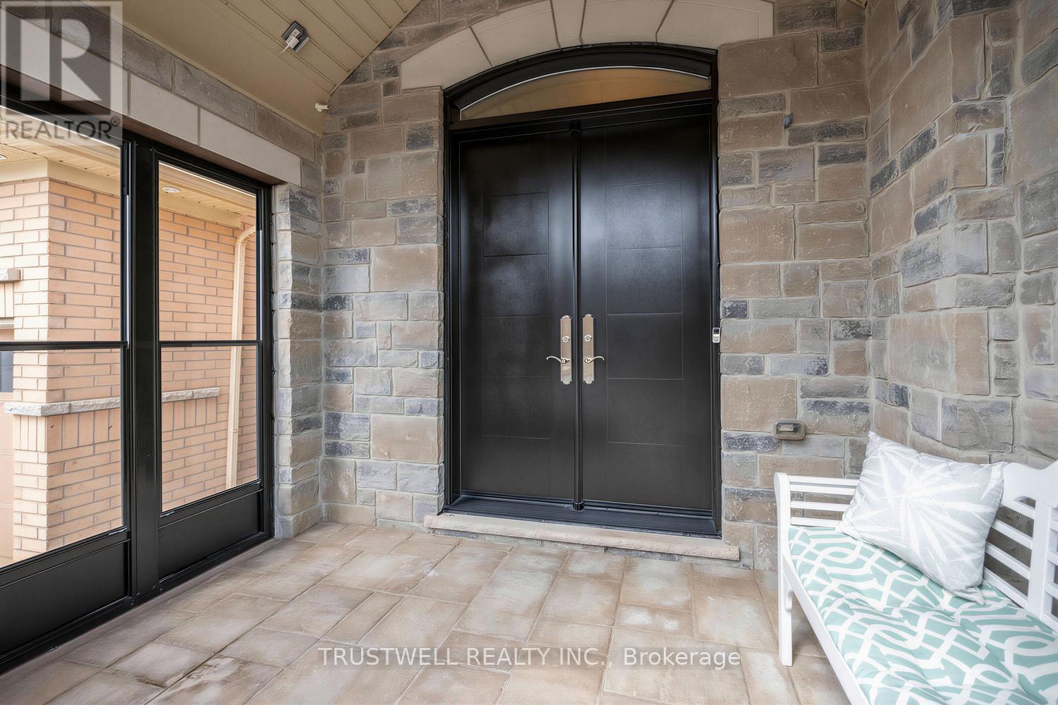 1295 Sim Place, Milton, Ontario  L9T 8M3 - Photo 3 - W12964476