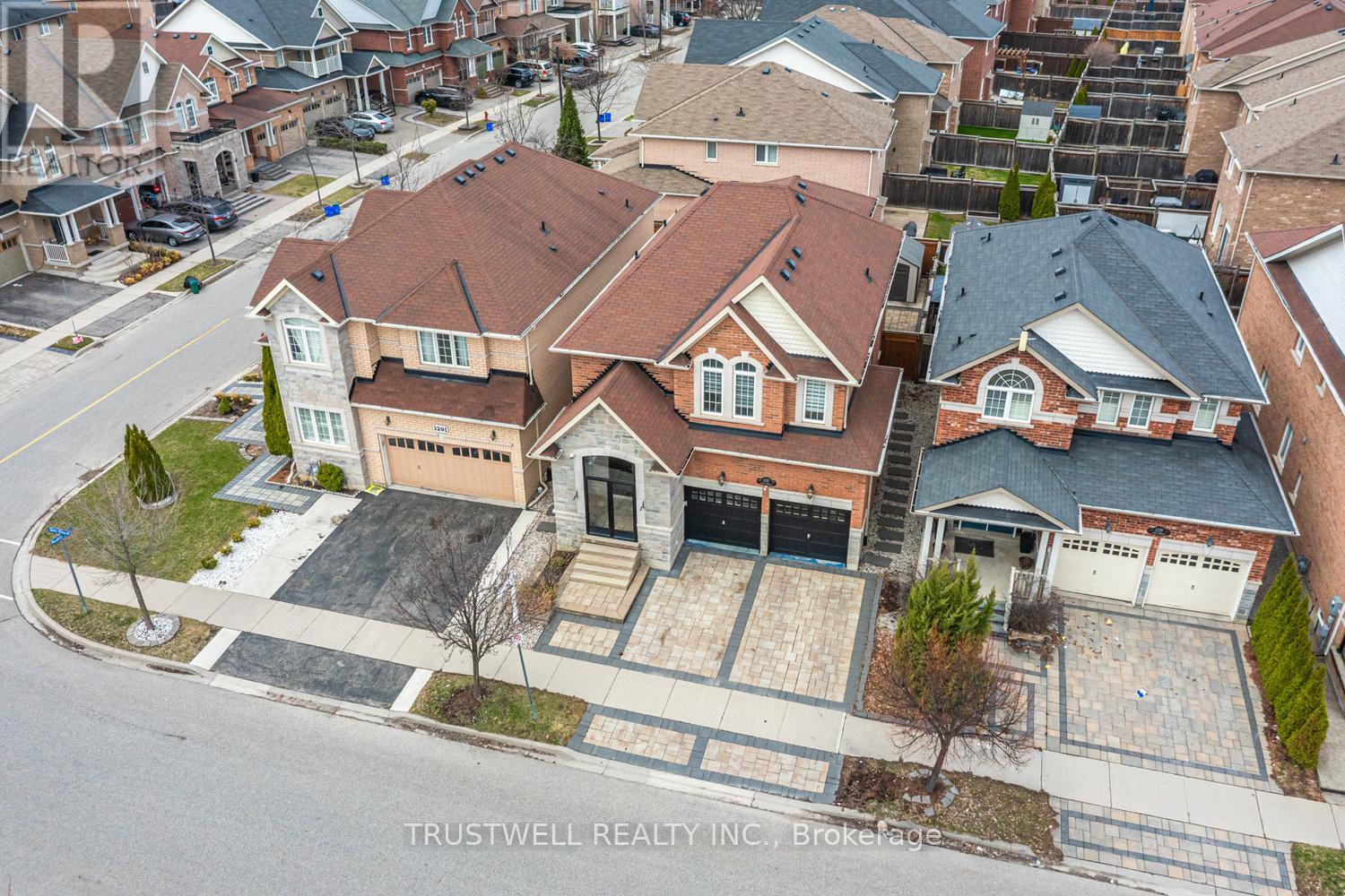 1295 Sim Place, Milton, Ontario  L9T 8M3 - Photo 35 - W12964476