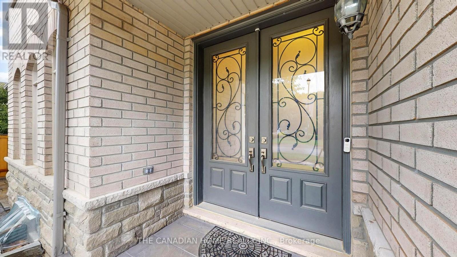 43 Mccandless Court, Caledon, Ontario  L7C 3R6 - Photo 5 - W12964508