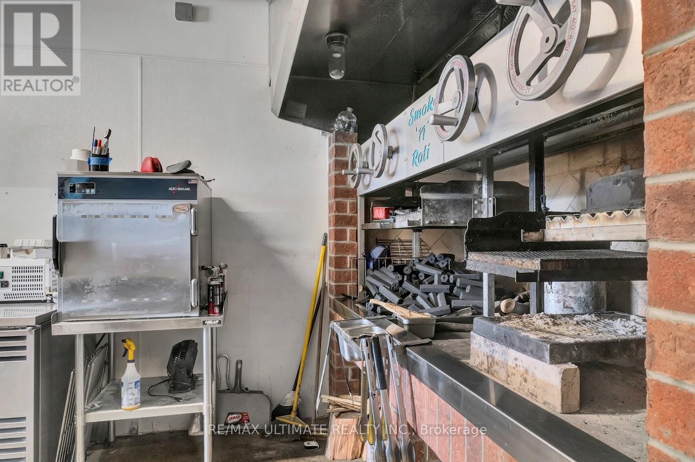 3320 Keele Street, Toronto, Ontario  M3M 2H7 - Photo 6 - W12964512