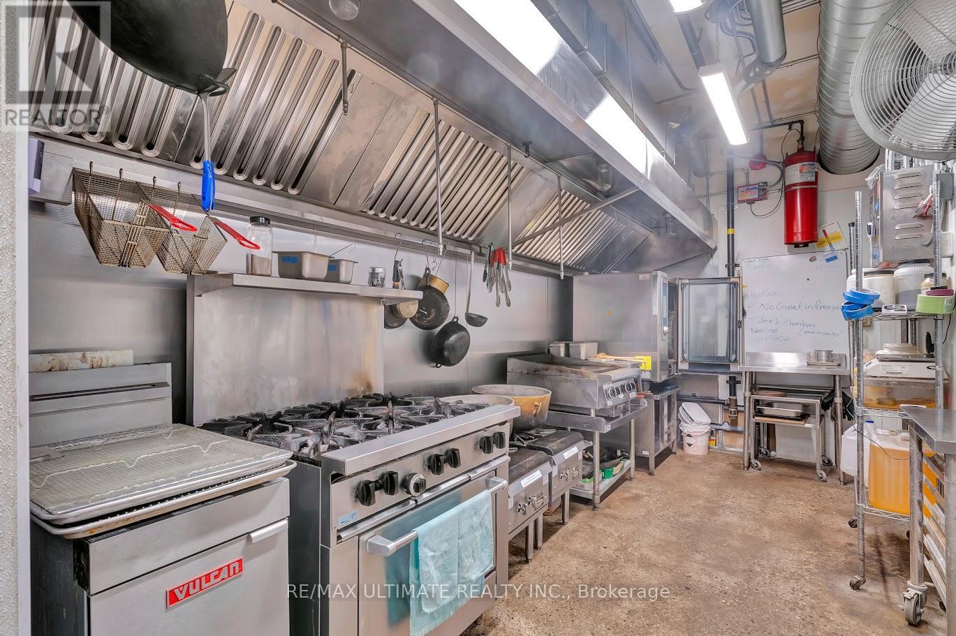 3320 Keele Street, Toronto, Ontario  M3M 2H7 - Photo 9 - W12964512