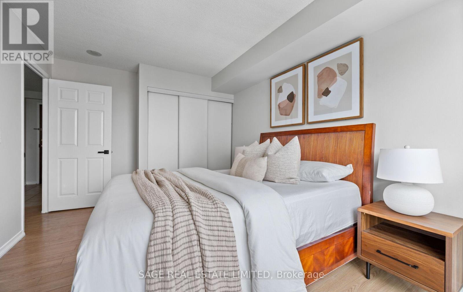 1008 - 15 Michael Power Place, Toronto, Ontario  M9A 5G4 - Photo 14 - W12964588