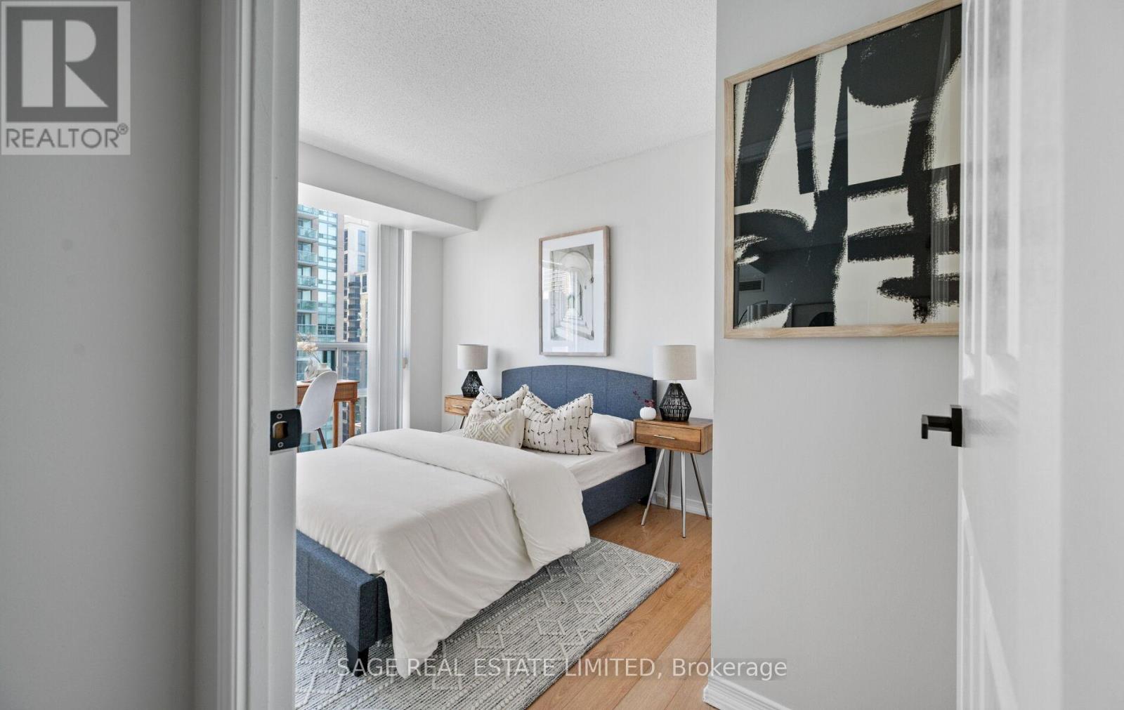 1008 - 15 Michael Power Place, Toronto, Ontario  M9A 5G4 - Photo 16 - W12964588