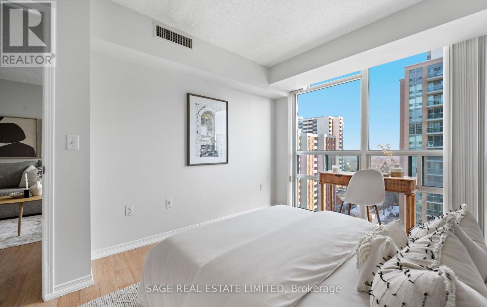 1008 - 15 Michael Power Place, Toronto, Ontario  M9A 5G4 - Photo 17 - W12964588