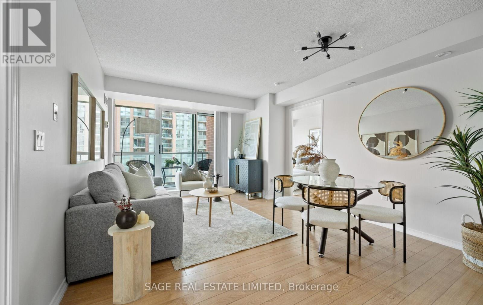 1008 - 15 Michael Power Place, Toronto, Ontario  M9A 5G4 - Photo 2 - W12964588