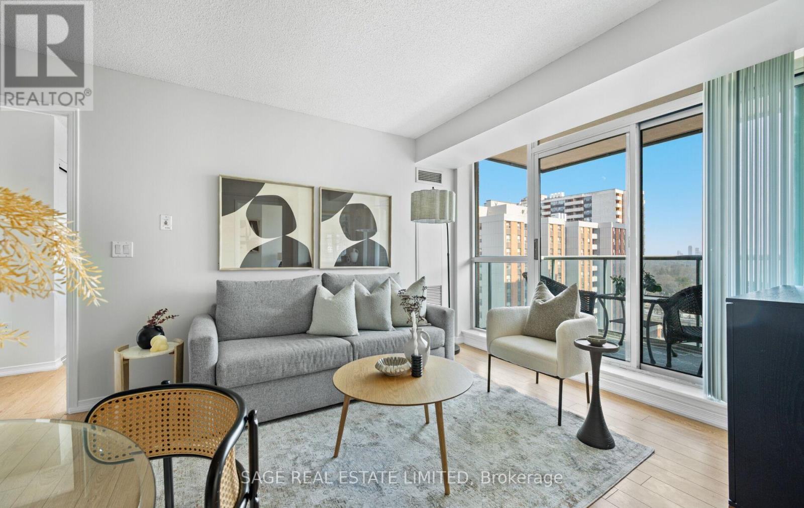 1008 - 15 Michael Power Place, Toronto, Ontario  M9A 5G4 - Photo 4 - W12964588