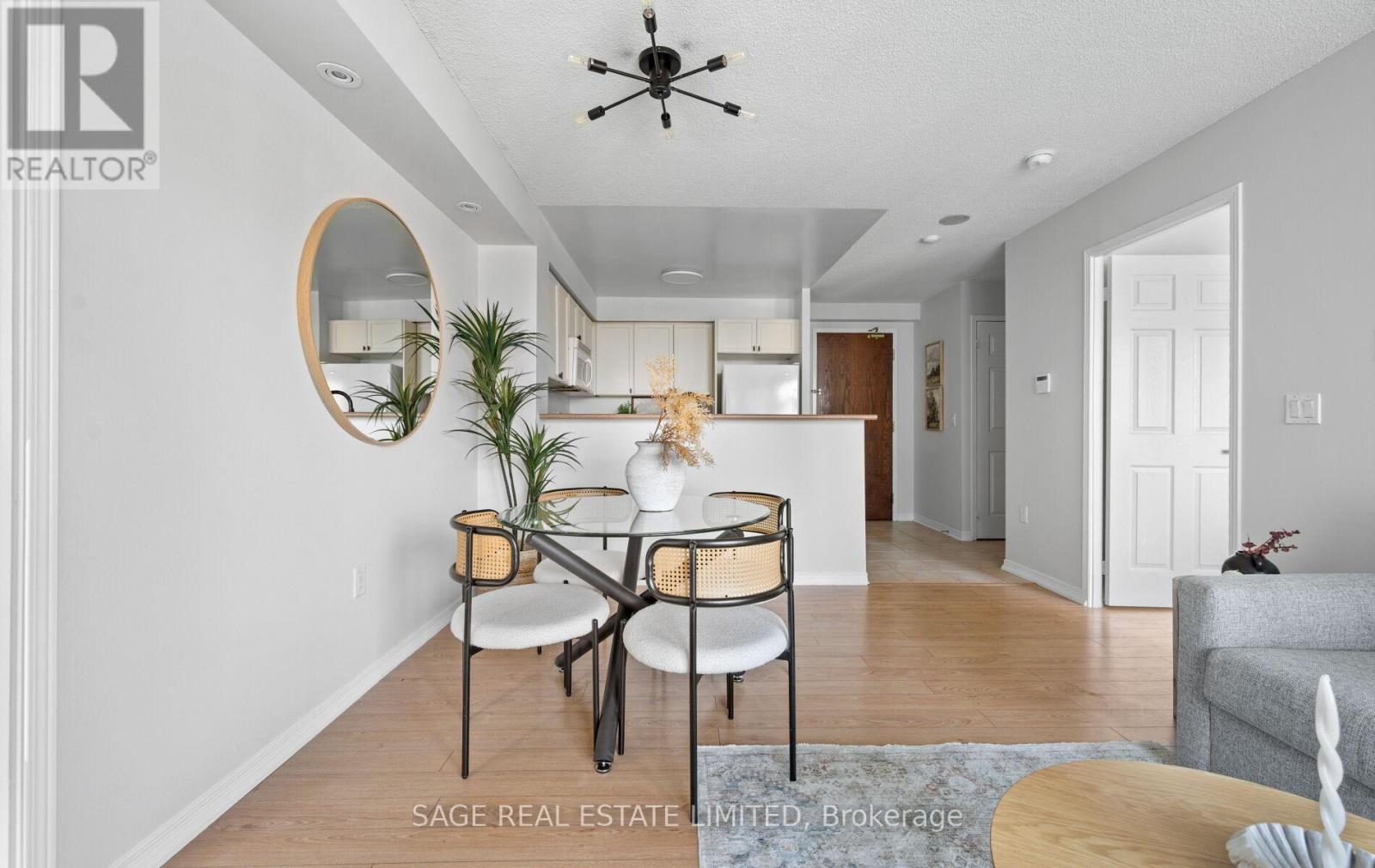 1008 - 15 Michael Power Place, Toronto, Ontario  M9A 5G4 - Photo 6 - W12964588