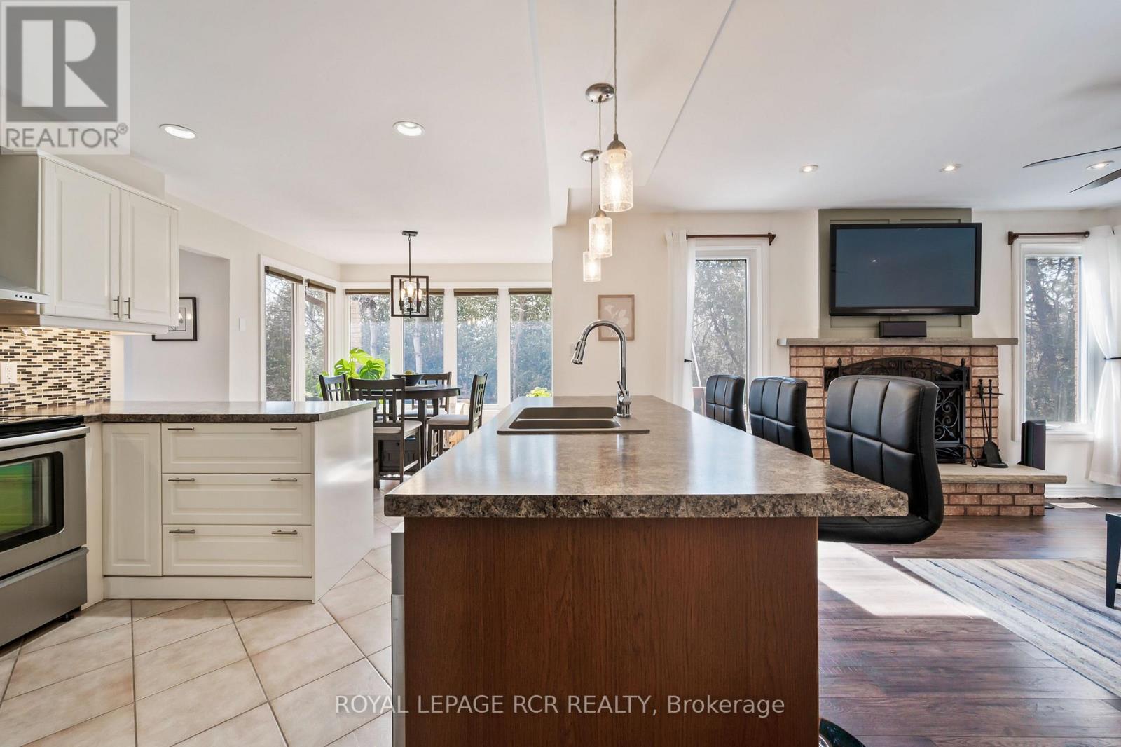 95 Meadow Drive, Orangeville, Ontario  L9W 4K8 - Photo 15 - W12964620