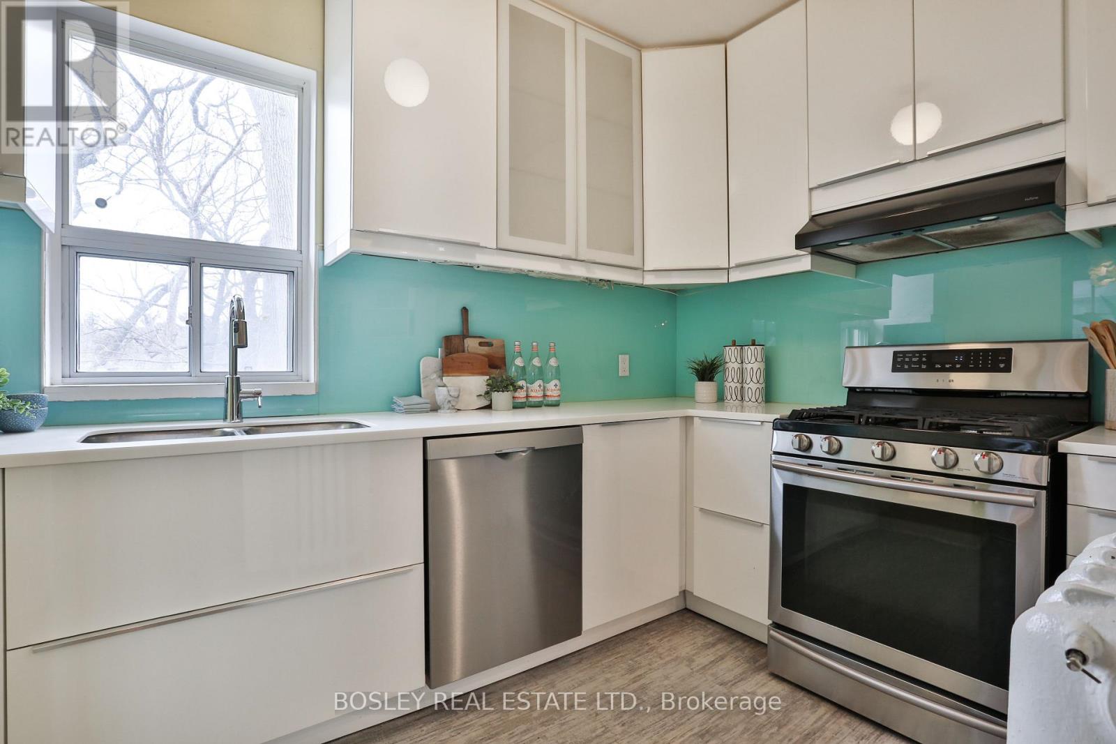 88 Indian Grove, Toronto, Ontario  M6R 2Y4 - Photo 11 - W12964624