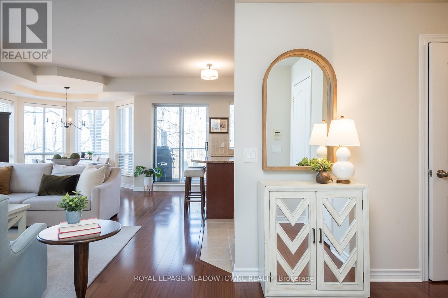 311 - 483 Faith Drive, Mississauga, Ontario  L5R 0A1 - Photo 2 - W12964668