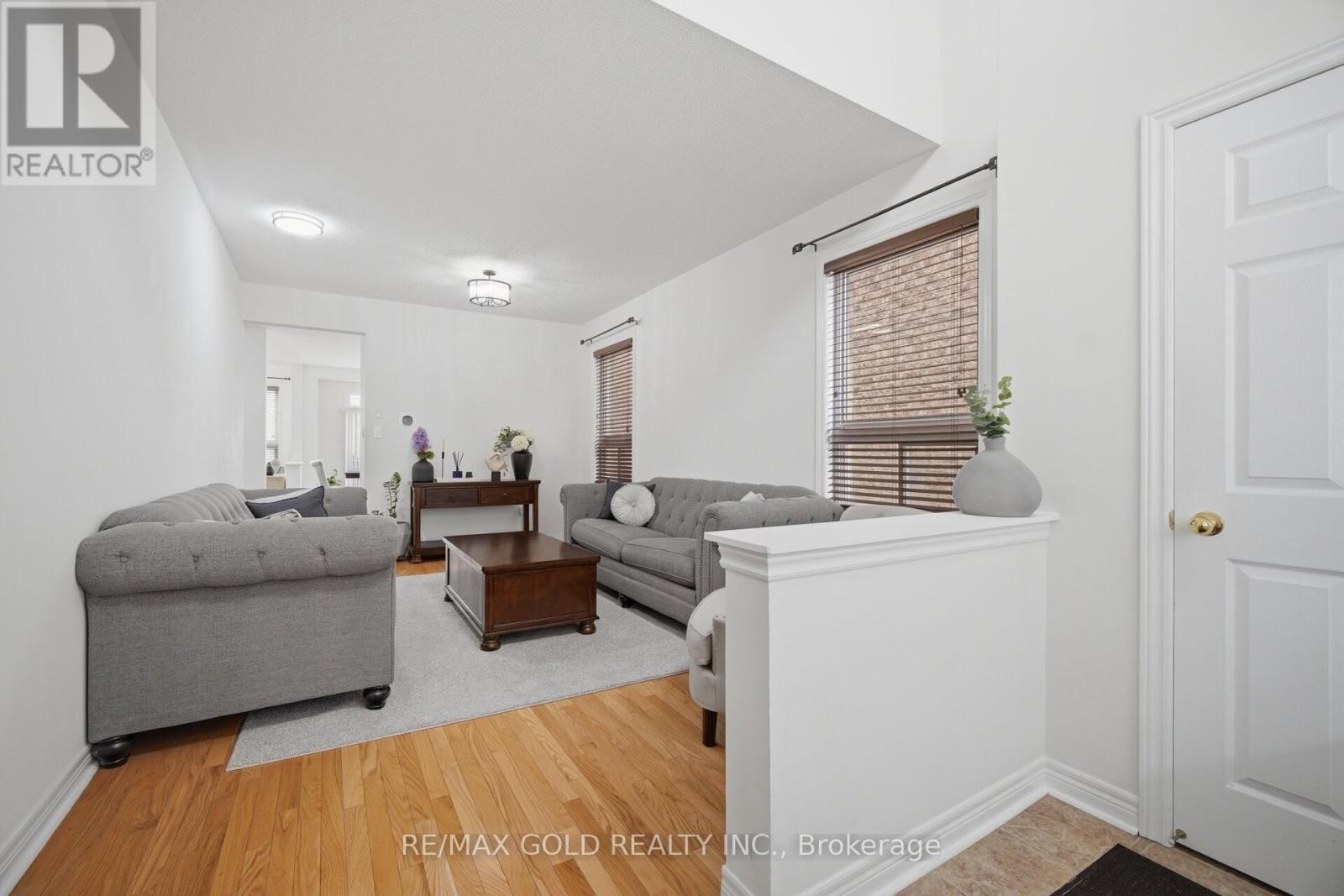 52 Watsonbrook Drive, Brampton, Ontario  L6R 0R3 - Photo 2 - W12964688